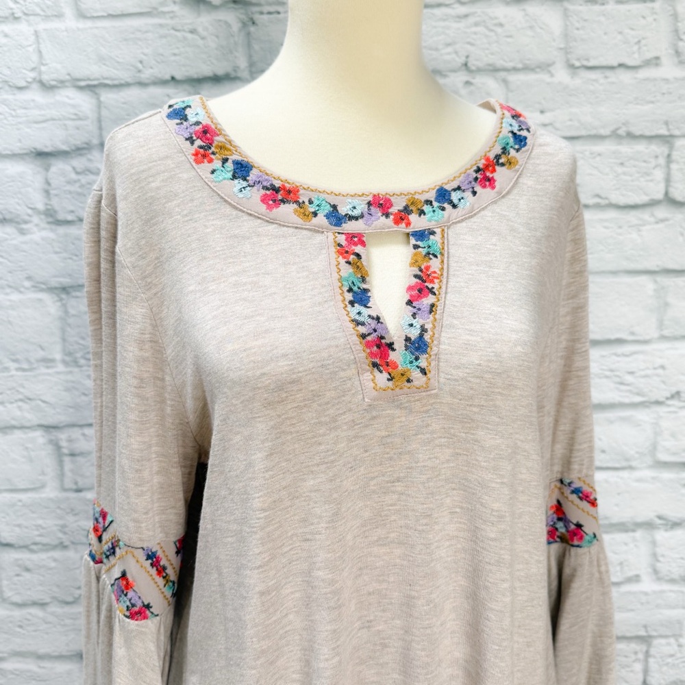 DEMOCRACY colorful embroidered bell sleeve top, M. - Picture 7 of 8